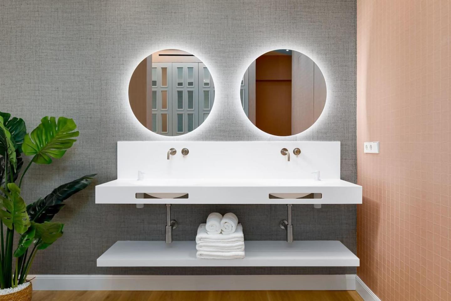 Mondrian New Ac Design Lovers Near La Concha San Sebastian Buitenkant foto